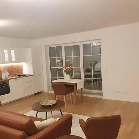 Helle 3 Souterrainwohnung In Einem Neubau-villa *