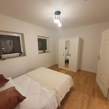 דירה Helle 3 Souterrainwohnung In Einem Neubau-villa מינכן