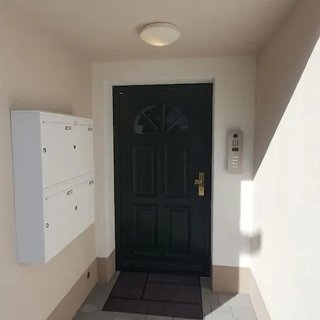 דירה Helle 3 Souterrainwohnung In Einem Neubau-villa