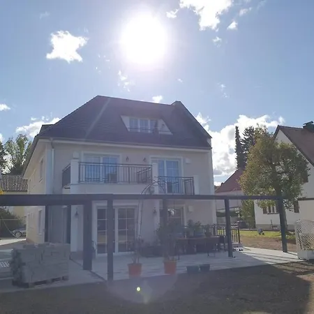 Helle 3 Souterrainwohnung In Einem Neubau-villa