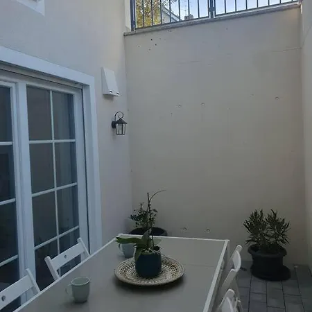 דירה Helle 3 Souterrainwohnung In Einem Neubau-villa מינכן
