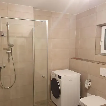 דירה Helle 3 Souterrainwohnung In Einem Neubau-villa מינכן