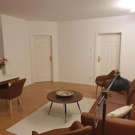 דירה Helle 3 Souterrainwohnung In Einem Neubau-villa