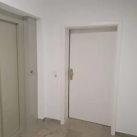 Helle 3 Souterrainwohnung In Einem Neubau-villa דירה *