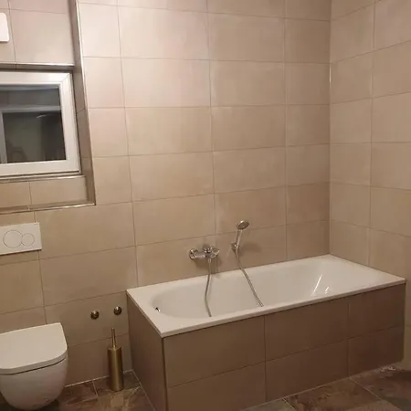 Helle 3 Souterrainwohnung In Einem Neubau-villa מינכן