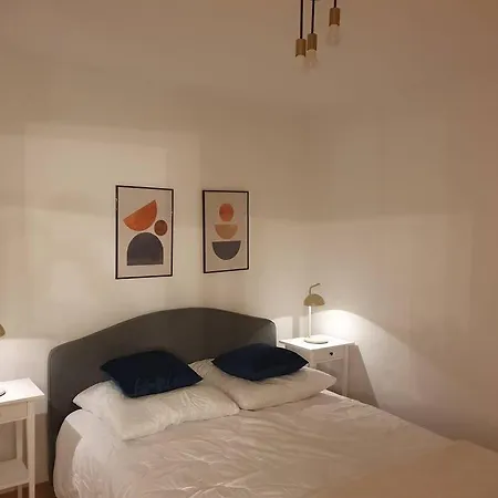 Helle 3 Souterrainwohnung In Einem Neubau-villa * מינכן
