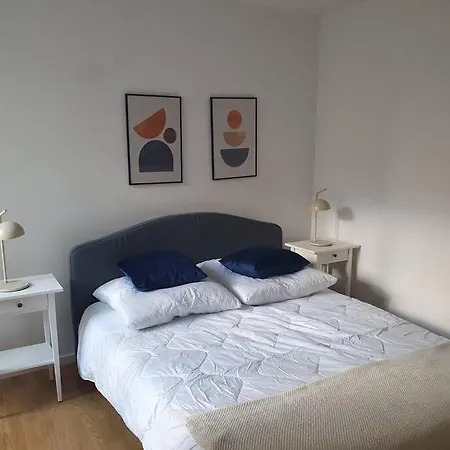 Helle 3 Souterrainwohnung In Einem Neubau-villa *